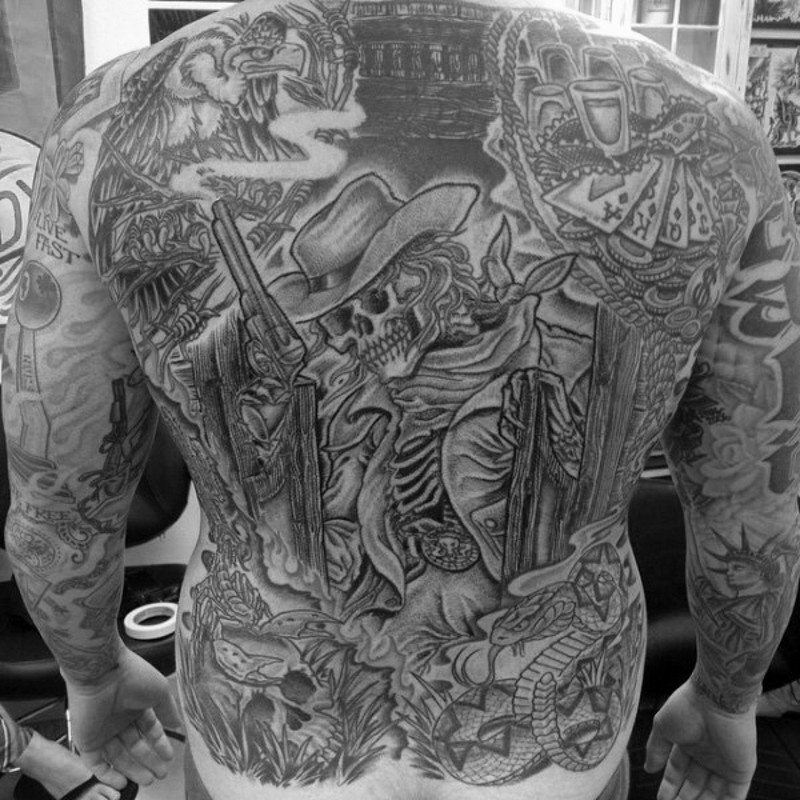 背部惊人的黑白大规模西方骷髅纹身图案