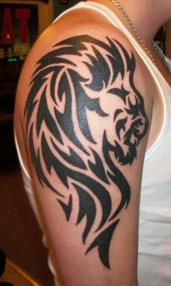 手臂上黑色的部落狮子头纹身图案