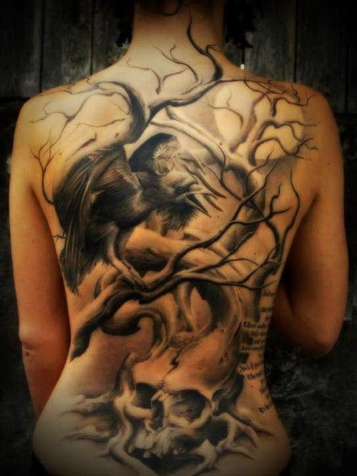 背部乌鸦和骷髅大树纹身图案