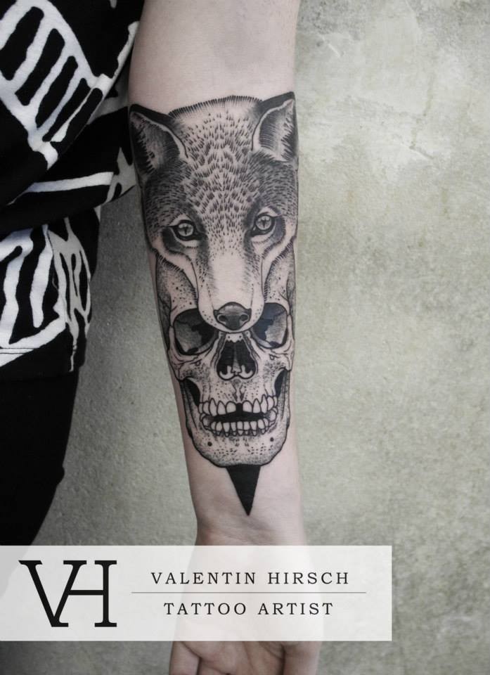 狐狸头和骷髅黑灰点刺手臂纹身图案