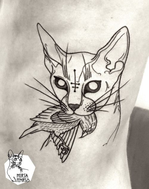 侧肋黑色线条素描风格猫和死鸟纹身图案