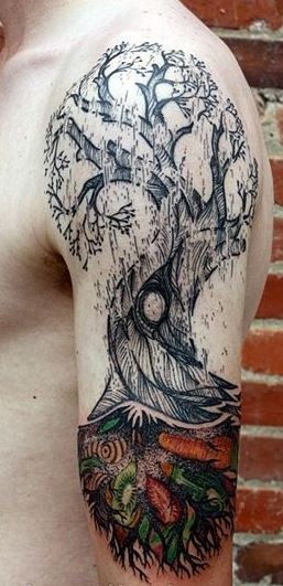 大臂黑灰树和彩色树根创意纹身图案