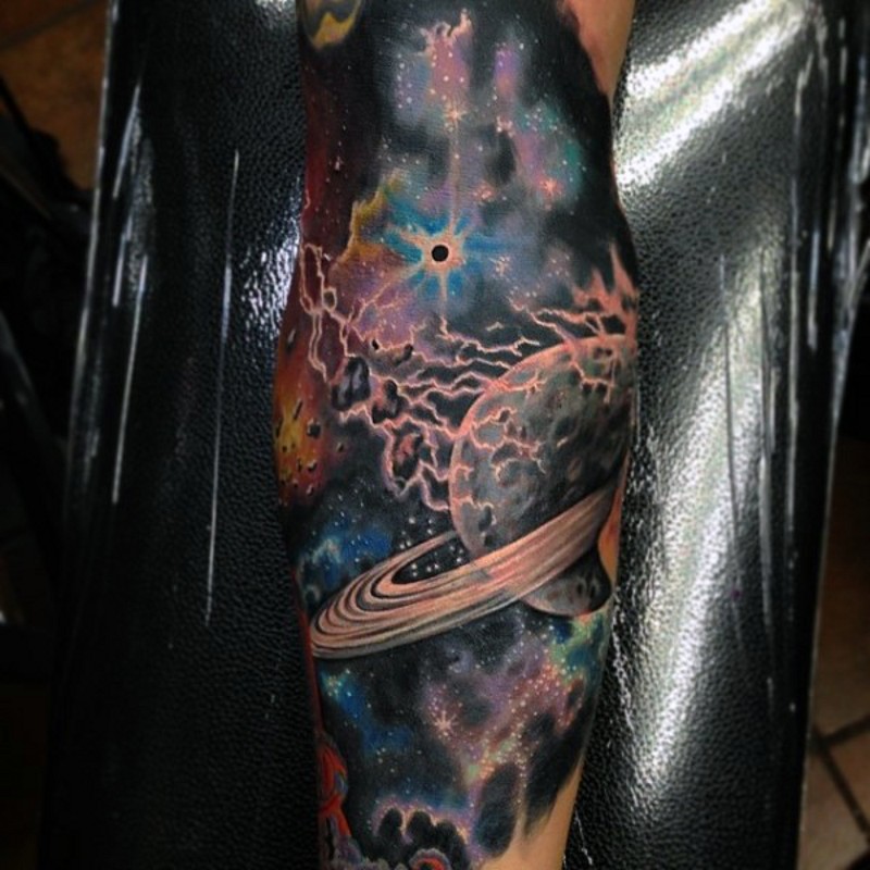令人惊叹的彩色太空行星手臂纹身图案