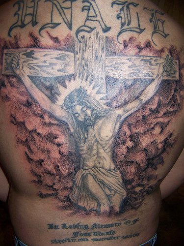 耶稣钉在十字架上纹身图案