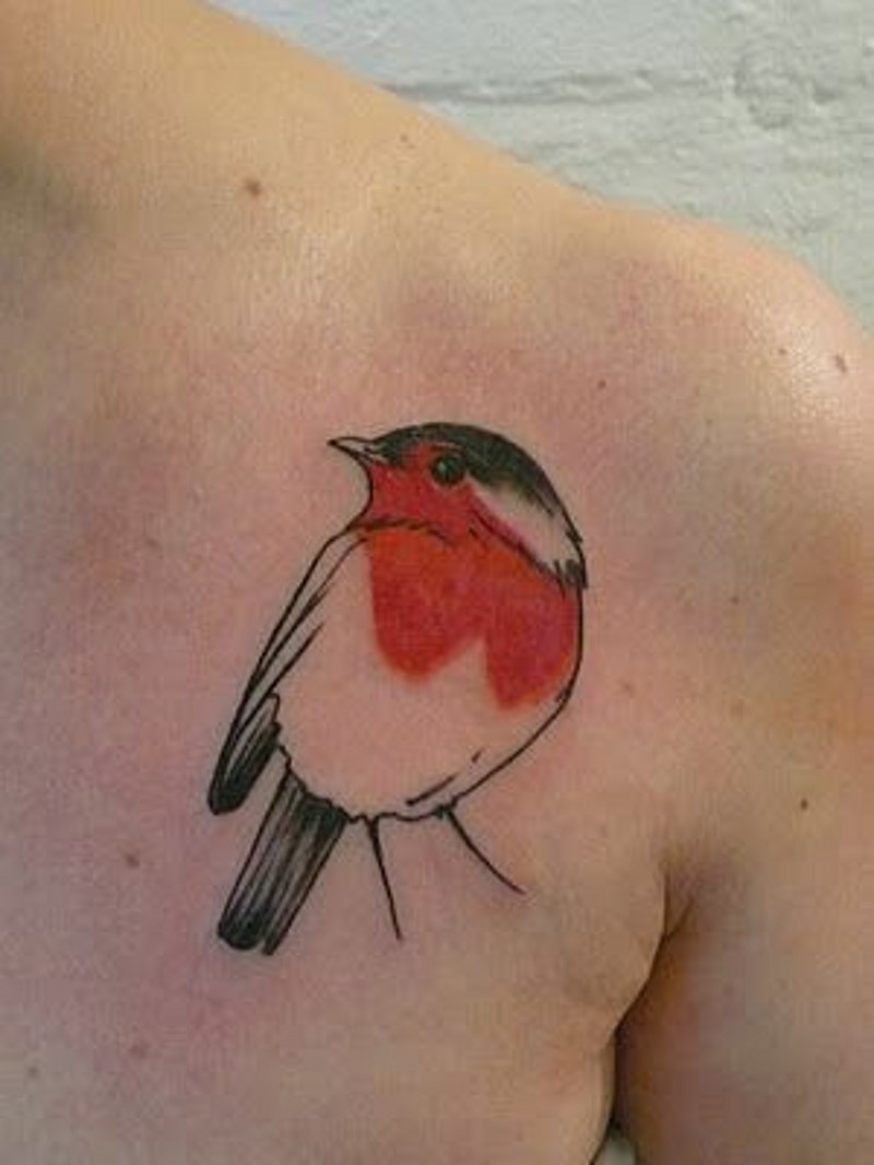 肩部简单的彩色小鸟纹身图案