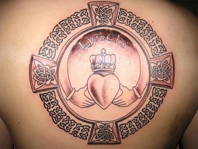 背部伟大的凯尔特爱尔兰徽章纹身图案