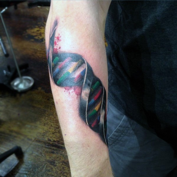 手臂七彩元素的DNA符号纹身图案