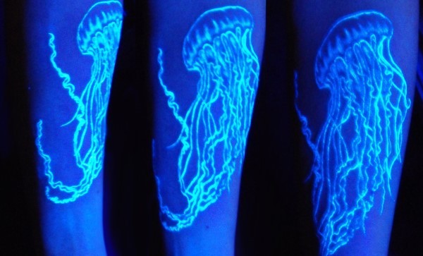 手臂很真的荧光水母纹身图案