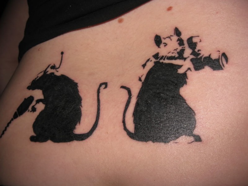 令人叹为观止的黑色大老鼠纹身图案