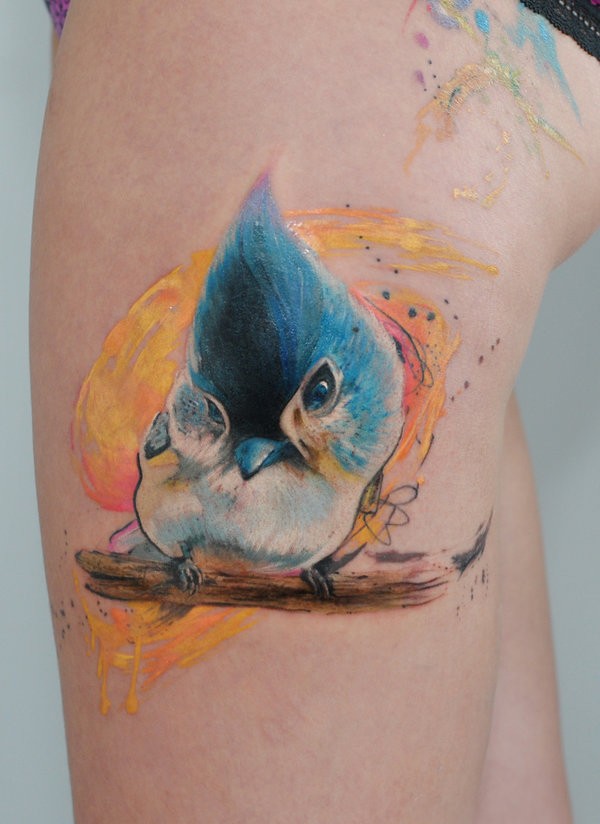 大腿可爱的水彩鸟纹身图案