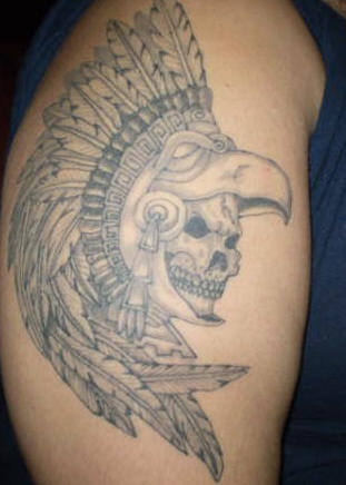 阿兹特克的骷髅羽毛纹身图案
