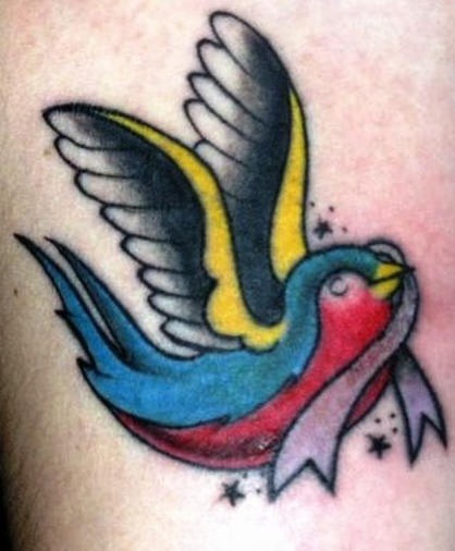 彩色的燕子与丝带纹身图案