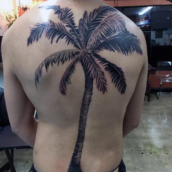 背部天然的黑色棕榈树纹身图案