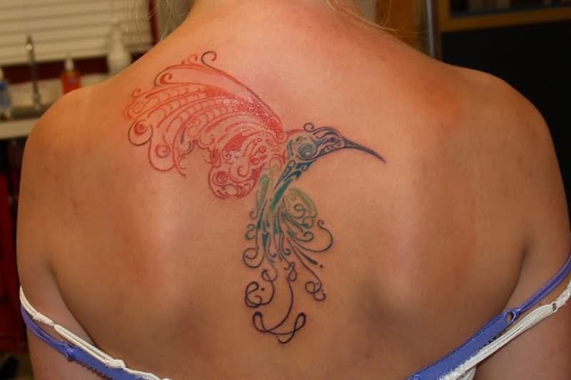 女孩背部美丽的鸟设计纹身图案