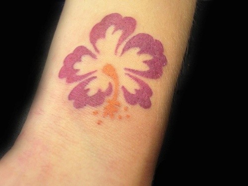 手腕简单的木槿花彩绘纹身图案