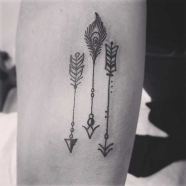 手臂多用途的三个黑色部落印度箭头纹身图案