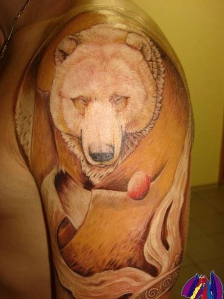 大臂美妙的北极熊纹身图案