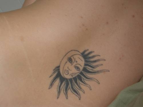 黑色的太阳和月亮纹身图案