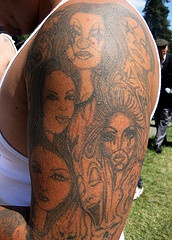 大臂一群小丑女孩肖像纹身图案