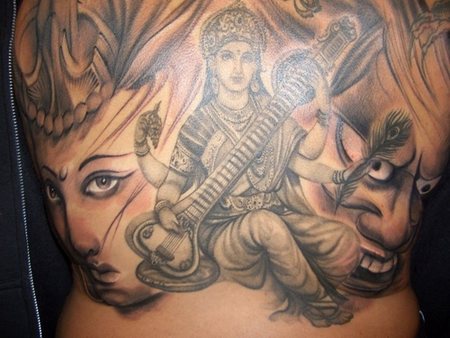 背部宗教女孩音乐家纹身图案