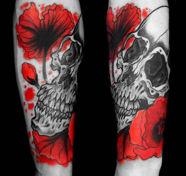 手臂简单的红色花朵与骷髅纹身图案