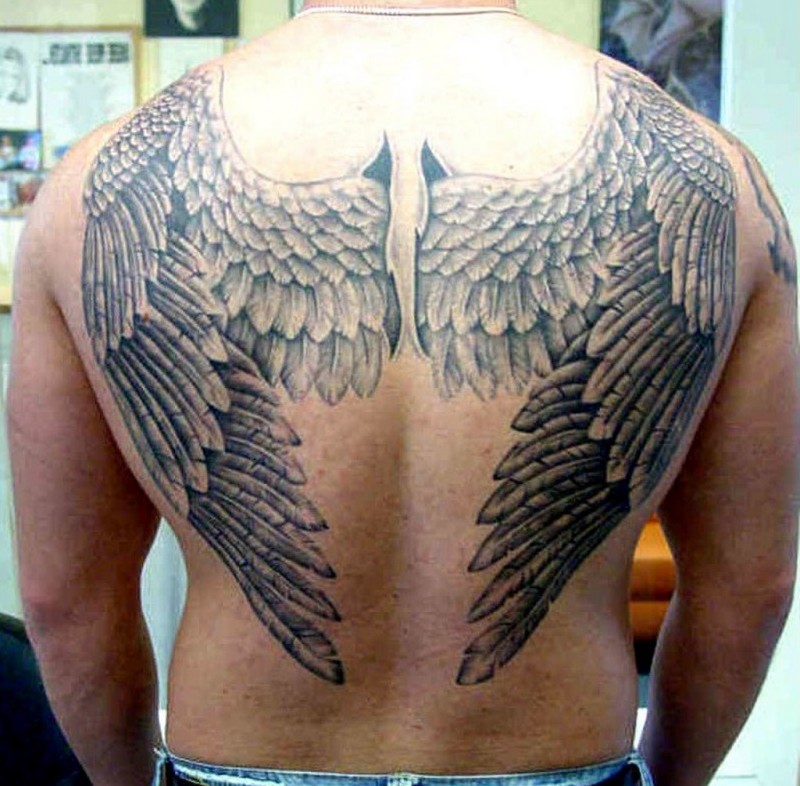 背部经典的黑白翅膀纹身图案