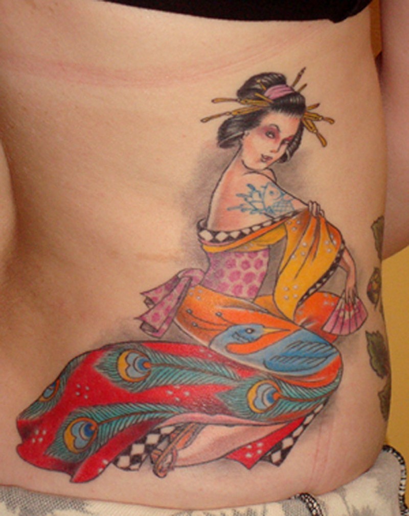 侧肋传统的盛装艺妓彩绘纹身图案