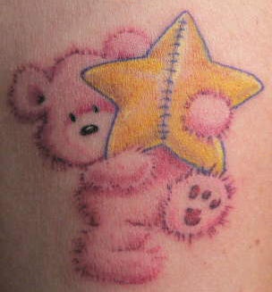 泰迪熊抱着星星彩色纹身图案