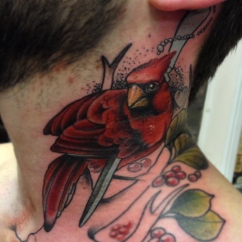 颈部美丽的红色鸟植物纹身图案