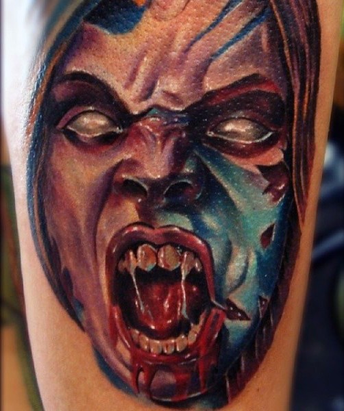 手臂可怕的彩色血腥邪恶怪物脸纹身图案