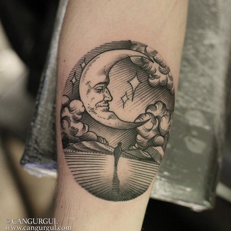 手臂印象深刻的黑白线条月亮与孤独的人纹身图案