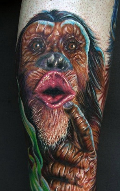 手臂可爱的彩色黑猩猩纹身图案