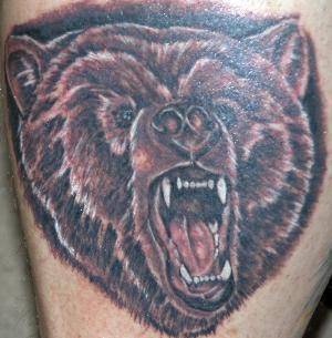 愤怒咆哮的熊头纹身图案