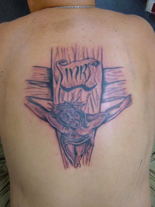背部木制十字架与耶稣纹身图案