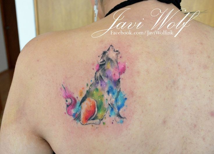 背部彩绘嚎叫的狼色水彩画风格纹身图案