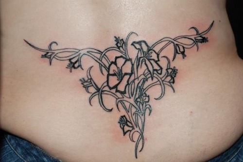腰部黑白花朵植物纹身图案
