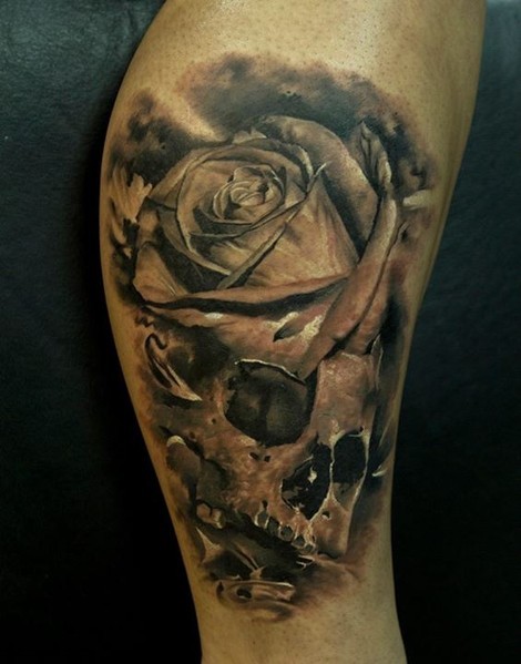 小腿黑灰风格人类骷髅与玫瑰纹身图案