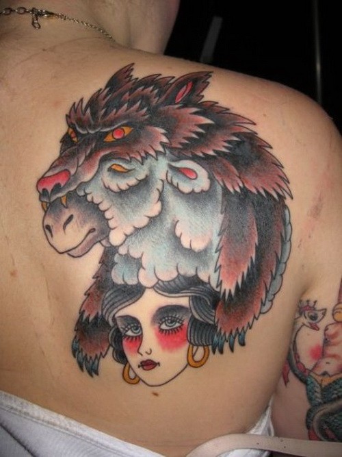 背部绵羊狼头盔和吉普赛女孩彩色纹身图案