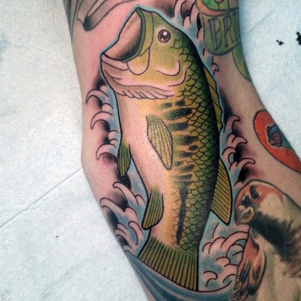 old school绿色的鱼和浪花手臂纹身图案
