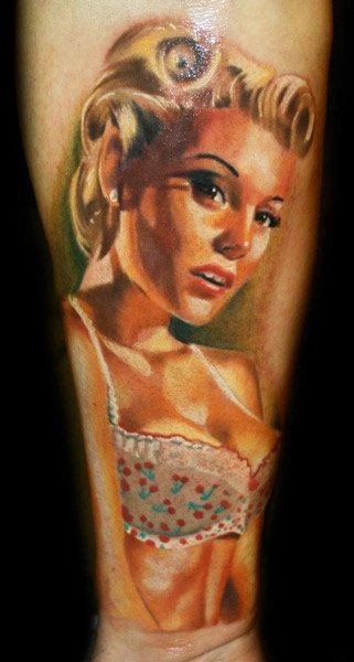 手臂写实性感诱惑的女性肖像纹身图案