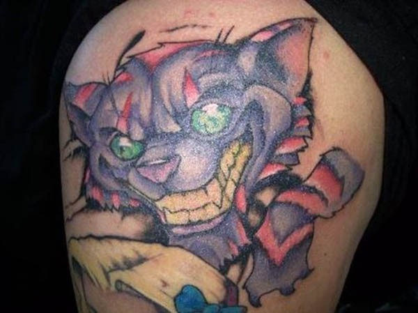 彩色的柴郡猫头像手臂纹身图案