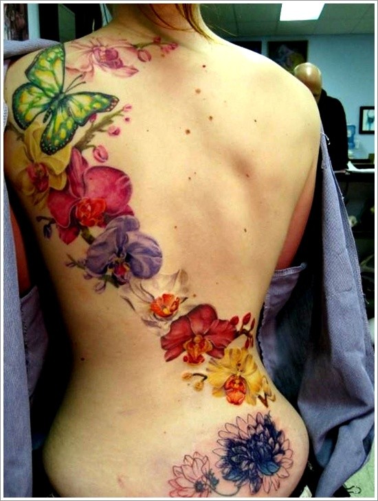 女生背部漂亮的不同颜色兰花纹身图案