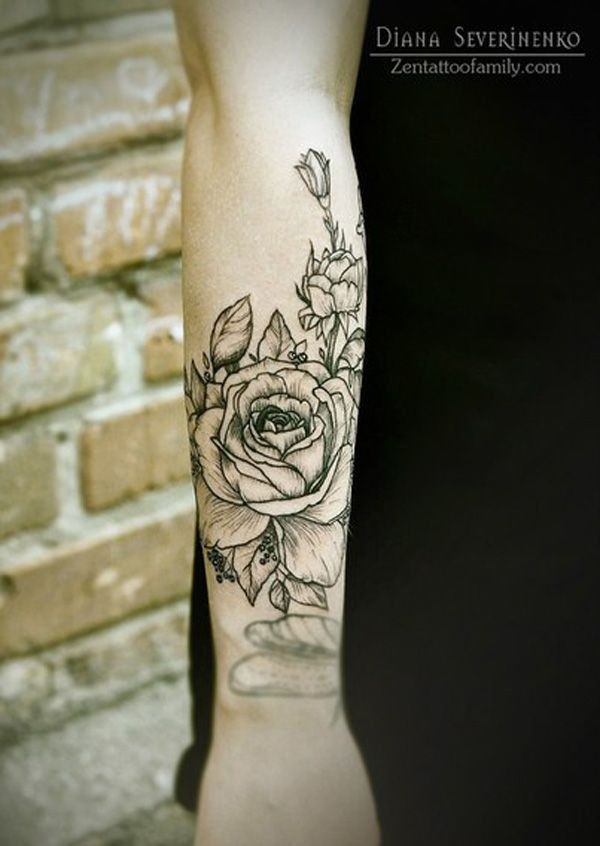 手臂黑白线条玫瑰花纹身图案