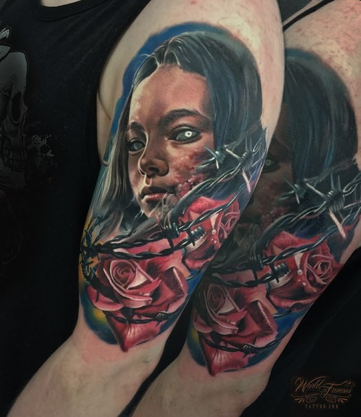 手臂old school彩色恶魔女人与玫瑰和铁丝网纹身图案