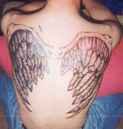 背部写实的翅膀个性纹身图案