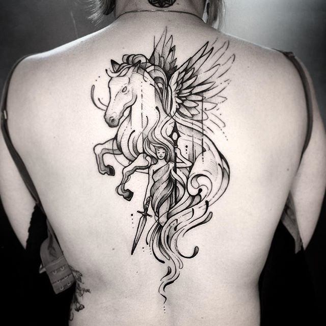 插画风格黑色飞马和幻想女勇士背部纹身图案