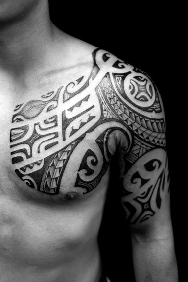 半甲波利尼西亚部落风格装饰黑色纹身图案
