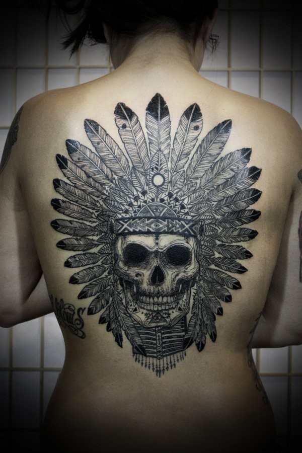 背部华丽的土著战士骷髅纹身图案