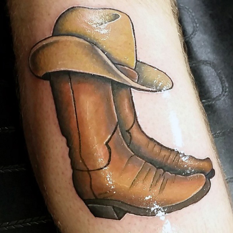 手臂彩色的牛仔靴与帽子纹身图案