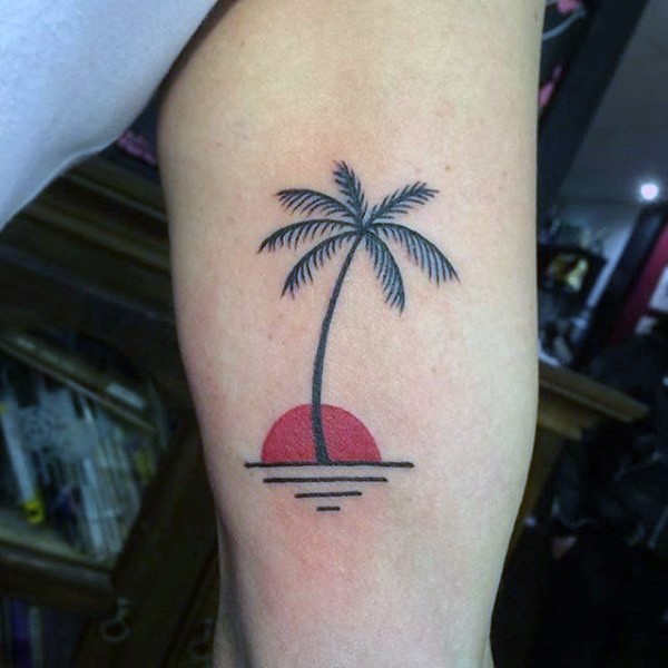 简单的小棕榈树与太阳手臂纹身图案